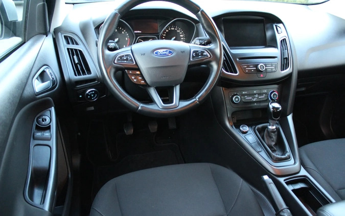 Ford Focus cena 35900 przebieg: 212158, rok produkcji 2016 z Olsztyn małe 407